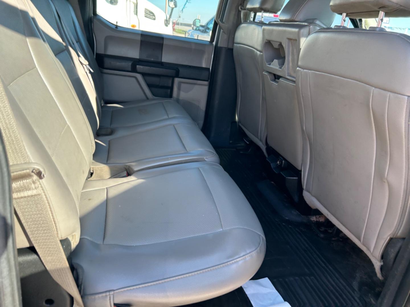 2019 White Ford F-350 SD XL Crew Cab Long Bed DRW 4WD (1FD8W3HTXKE) with an 6.7L V8 OHV 16V DIESEL engine, 6A transmission, located at 1687 Business 35 S, New Braunfels, TX, 78130, (830) 625-7159, 29.655487, -98.051491 - Photo#9